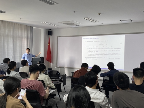 李亚旭老师做报告